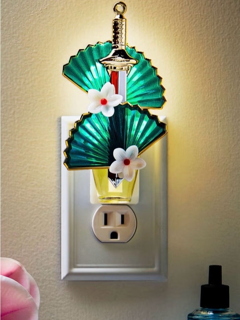 Bath & Body Works Disney Princess Mulan Wallflowers Nightlight Plug NWT - Picture 15 of 17